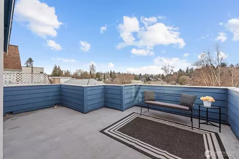 Exterior - 212 27th Ave E, Seattle, WA 98112 photo 3 of 9