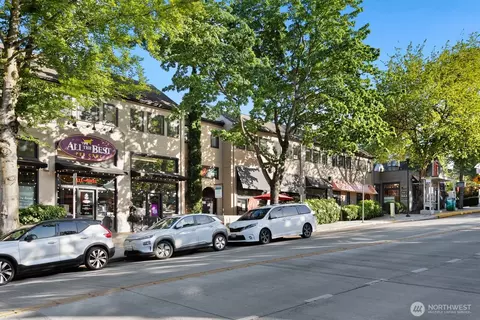 Exterior - 212 27th Ave E, Seattle, WA 98112 photo 9 of 9