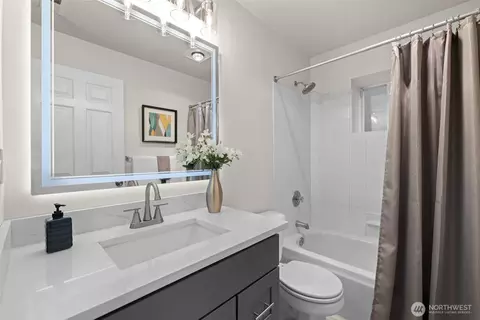 Bath - 212 27th Ave E, Seattle, WA 98112 photo 4 of 4
