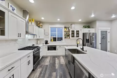 Kitchen - 4233 154th Pl SE, Bothell, WA 98012 photo 1 of 5