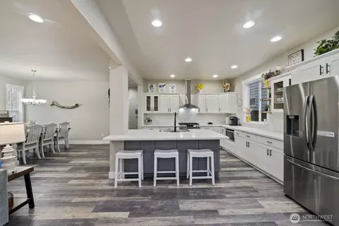 Kitchen - 4233 154th Pl SE, Bothell, WA 98012 photo 3 of 5