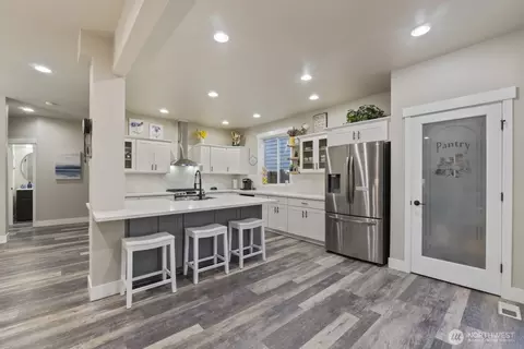 Kitchen - 4233 154th Pl SE, Bothell, WA 98012 photo 4 of 5