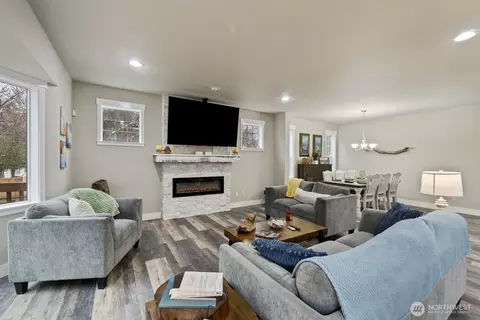Living - 4233 154th Pl SE, Bothell, WA 98012 photo 2 of 4