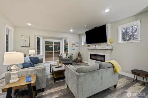Living - 4233 154th Pl SE, Bothell, WA 98012 photo 1 of 4