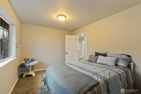 Bedroom - 4233 154th Pl SE, Bothell, WA 98012 photo 5 of 8