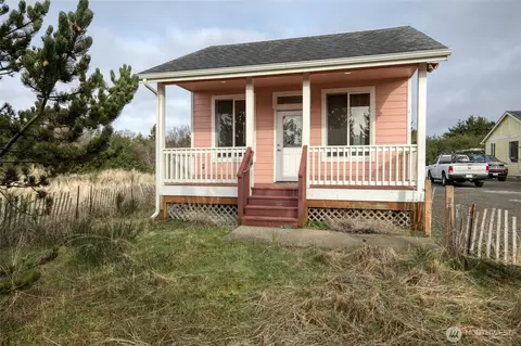 440 Marine View Dr SW #1, Ocean Shores, WA 98569