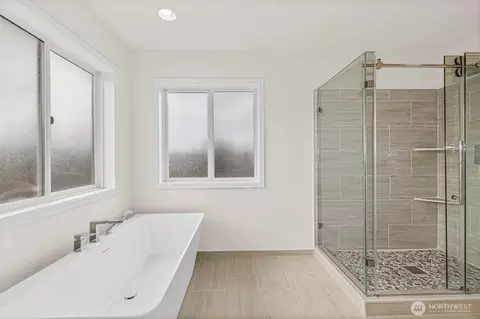 Bath - 2018 242nd St SE, Bothell, WA 98021 photo 3 of 5