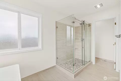 Bath - 2018 242nd St SE, Bothell, WA 98021 photo 4 of 5