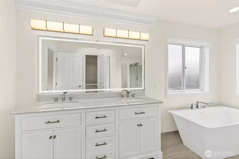 Bath - 2018 242nd St SE, Bothell, WA 98021 photo 2 of 5