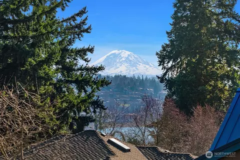 6907 96th Ave SE, Mercer Island, WA 98040