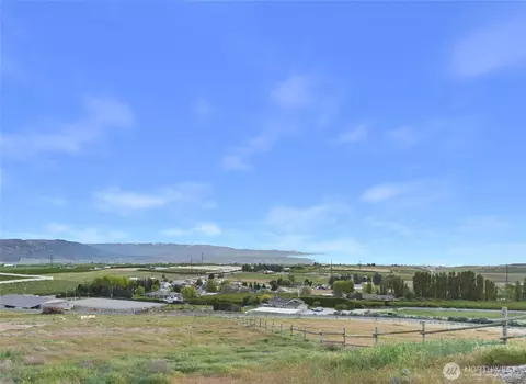 236 S Partridge Ln, East Wenatchee, WA 98802