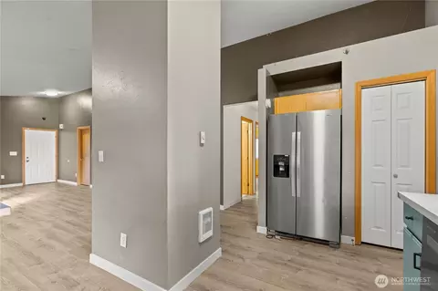 Entry Way - 17519 Park Ave S, Spanaway, WA 98387 photo 2 of 3