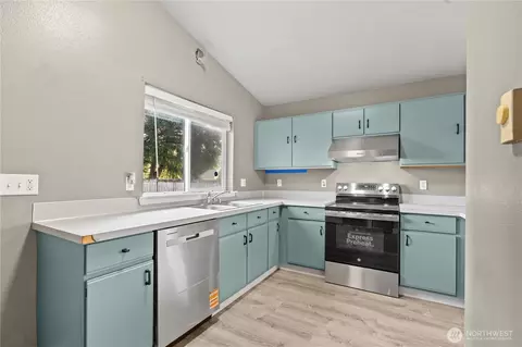 Kitchen - 17519 Park Ave S, Spanaway, WA 98387 photo 1 of 2