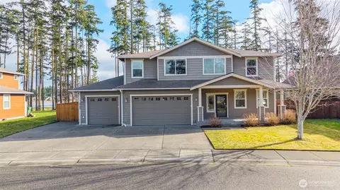 2722 SW Fairway Point Dr, Oak Harbor, WA 98277
