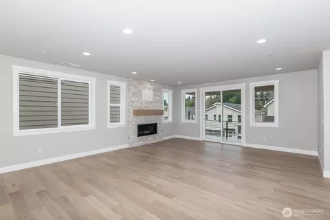 Living - 20316 94th Dr NE, Bothell, WA 98011 photo 2 of 4