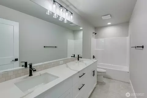Bath - 20316 94th Dr NE, Bothell, WA 98011 photo 5 of 6