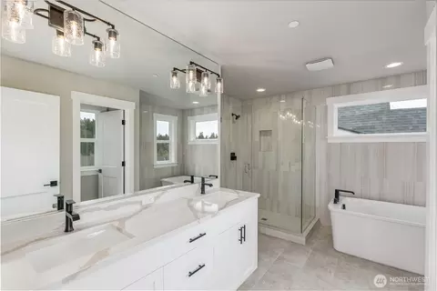 Bath - 20316 94th Dr NE, Bothell, WA 98011 photo 2 of 6