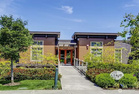 61 Pine St #201, Edmonds, WA 98020