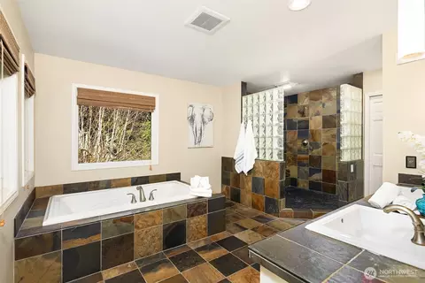 Bath - 16309 110th Ave NE, Bothell, WA 98011 photo 2 of 3