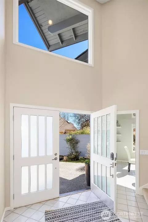 Entry Way - 16309 110th Ave NE, Bothell, WA 98011 photo 2 of 4