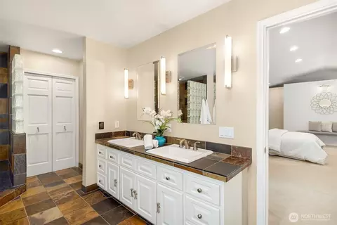 Bath - 16309 110th Ave NE, Bothell, WA 98011 photo 1 of 3