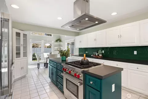 Kitchen - 16309 110th Ave NE, Bothell, WA 98011 photo 2 of 3