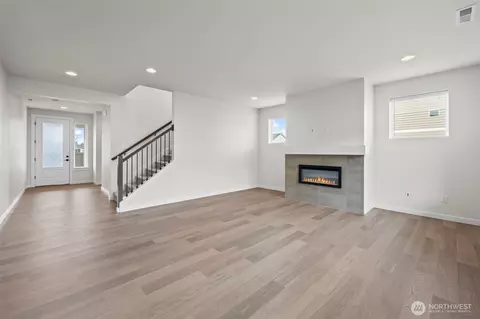 Living - 3183 Roosevelt Ave, Enumclaw, WA 98022 photo 1 of 4