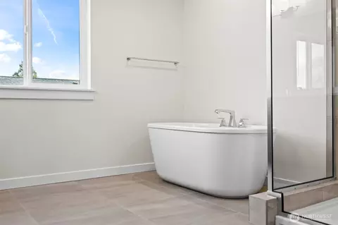 Bath - 3183 Roosevelt Ave, Enumclaw, WA 98022 photo 5 of 6