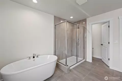 Bath - 3183 Roosevelt Ave, Enumclaw, WA 98022 photo 3 of 6