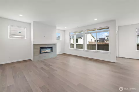 Living - 3183 Roosevelt Ave, Enumclaw, WA 98022 photo 2 of 4