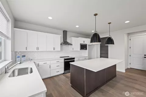 Kitchen - 3183 Roosevelt Ave, Enumclaw, WA 98022 photo 1 of 2