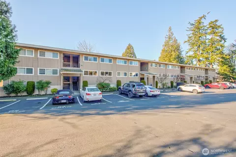 725 9th Ave S #202, Kirkland, WA 98033