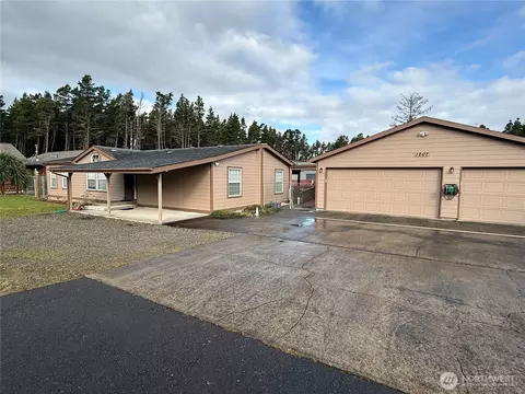 1207 215th Ln, Ocean Park, WA 98640