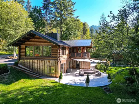 7577 Canyon View Dr, Glacier, WA 98244