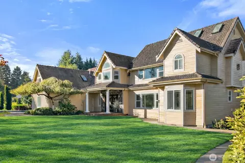 3725 Hollywood Dr NE, Olympia, WA 98516