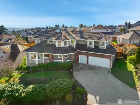 4616 Country Club Dr NE, Tacoma, WA 98422