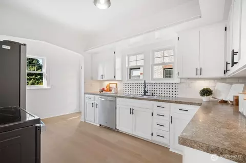 Kitchen - 828 Hoyt Ave, Everett, WA 98201 photo 1 of 5