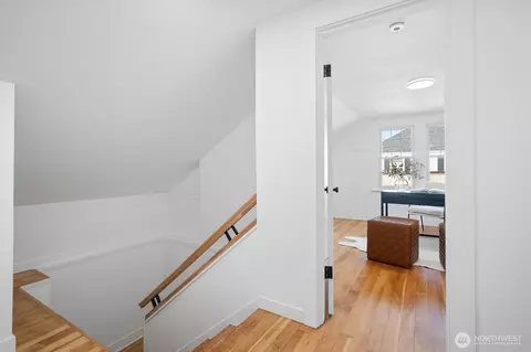 Entry Way - 828 Hoyt Ave, Everett, WA 98201 photo 2 of 5