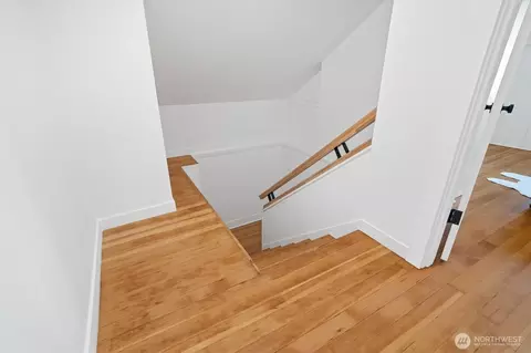 Entry Way - 828 Hoyt Ave, Everett, WA 98201 photo 3 of 5