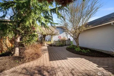 Exterior - 828 Hoyt Ave, Everett, WA 98201 photo 3 of 6