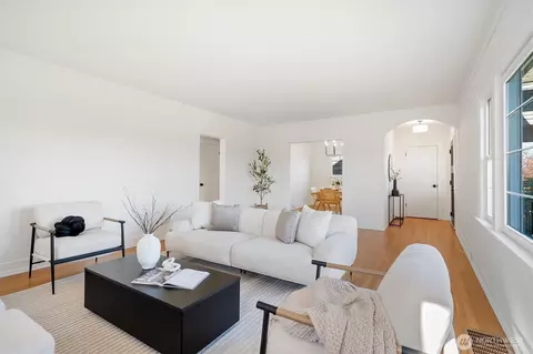 Living - 828 Hoyt Ave, Everett, WA 98201 photo 4 of 4