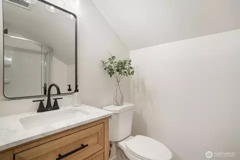 Bath - 828 Hoyt Ave, Everett, WA 98201 photo 3 of 3
