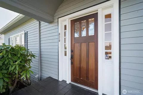 Entry Way - 828 Hoyt Ave, Everett, WA 98201 photo 5 of 5