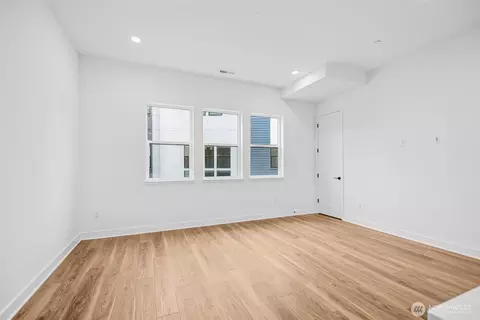 Living - 18805 99th Ct NE #D, Bothell, WA 98011 photo 2 of 4