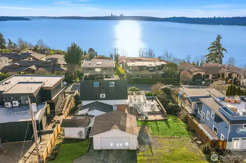 424 8th Ave W, Kirkland, WA 98033