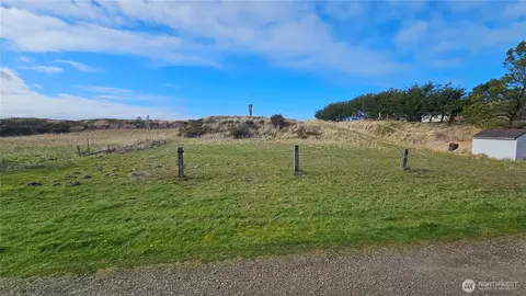 28255 I Ln, Ocean Park, WA 98640
