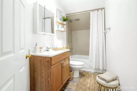 Bath - 1328 Chestnut St, Everett, WA 98201 photo 1 of 2