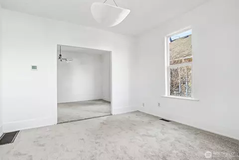 Living - 1328 Chestnut St, Everett, WA 98201 photo 2 of 3
