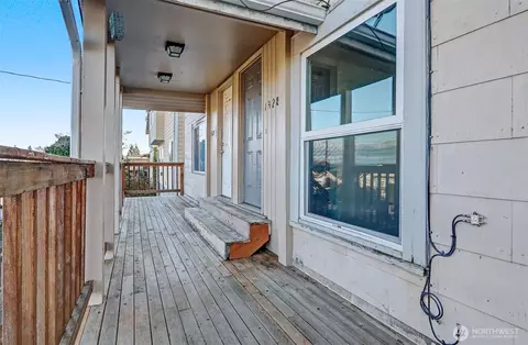 Exterior - 1328 Chestnut St, Everett, WA 98201 photo 3 of 6