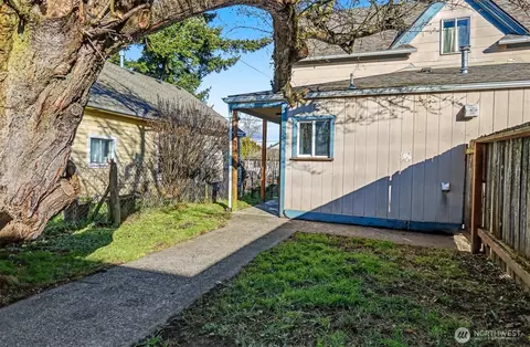 Exterior - 1328 Chestnut St, Everett, WA 98201 photo 4 of 6